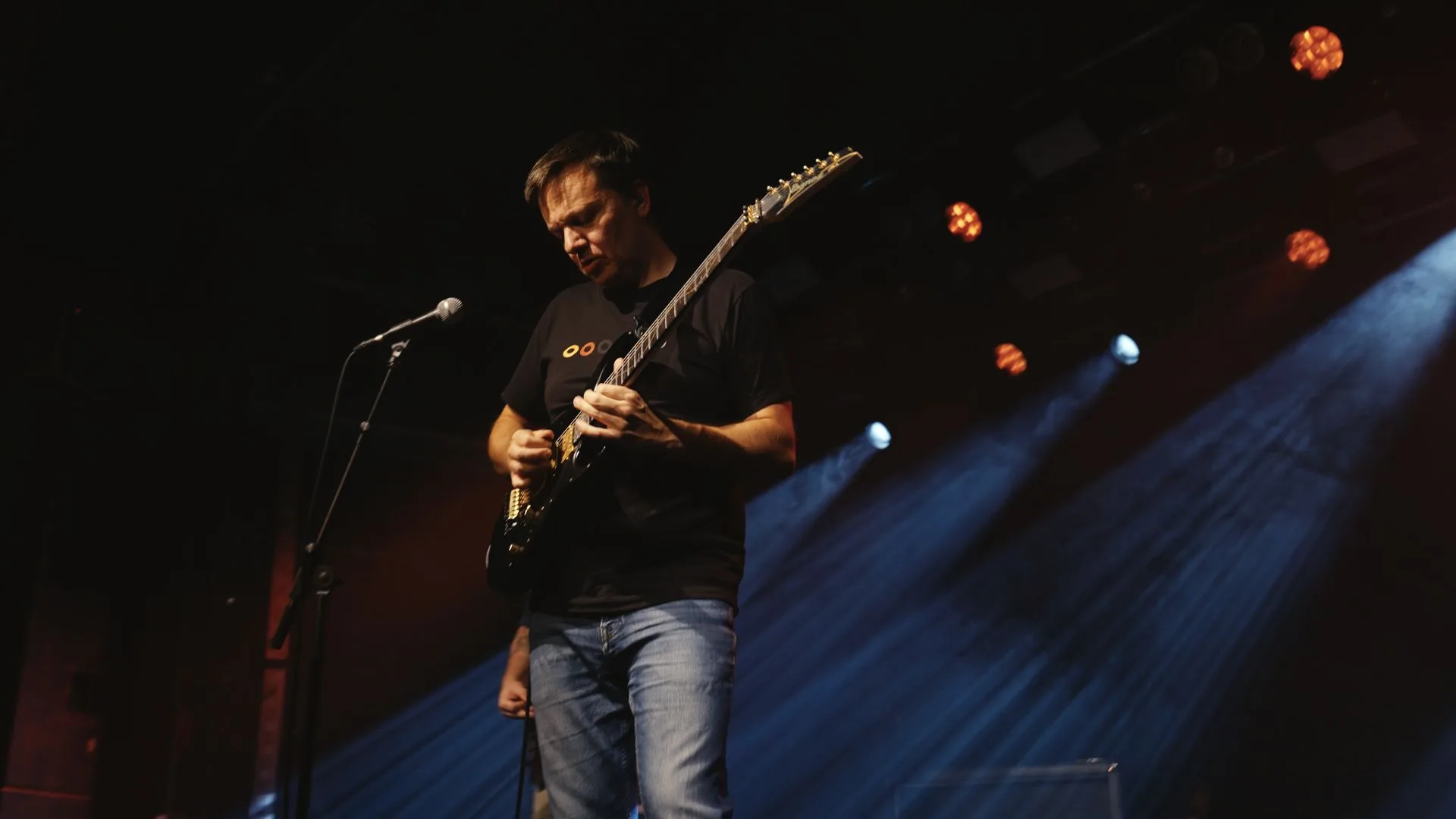 Bernd Kiltz mit Gitarre